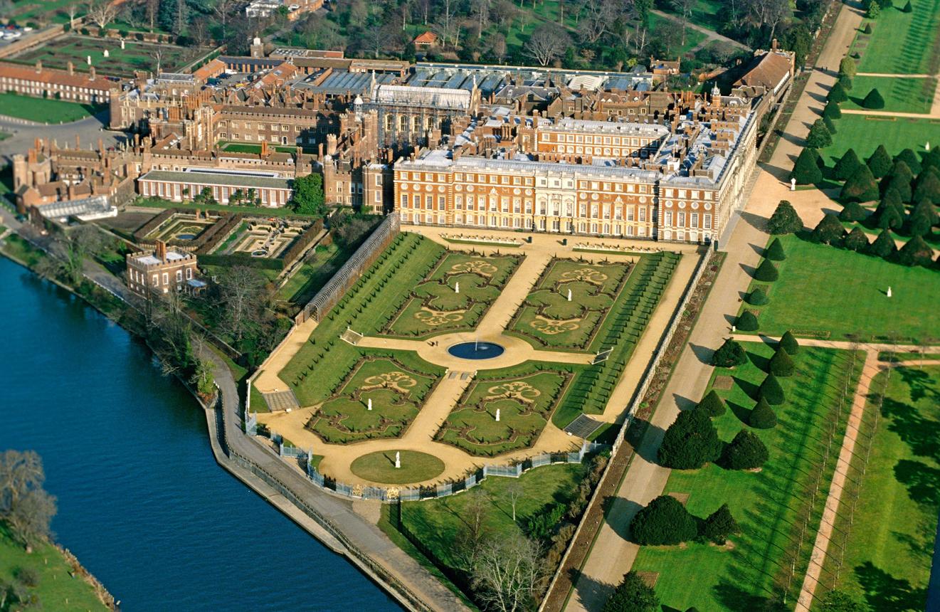 Hampton Court Palace, Surrey — private chauffeur-led tour from London